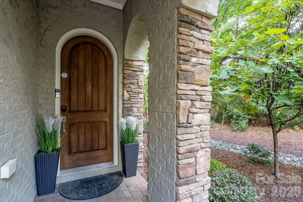 5041 Vernet Lane Charlotte NC 28210