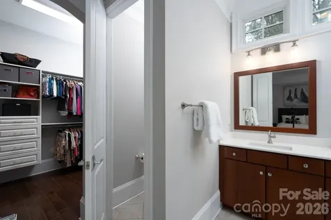 5041 Vernet Lane Charlotte NC 28210