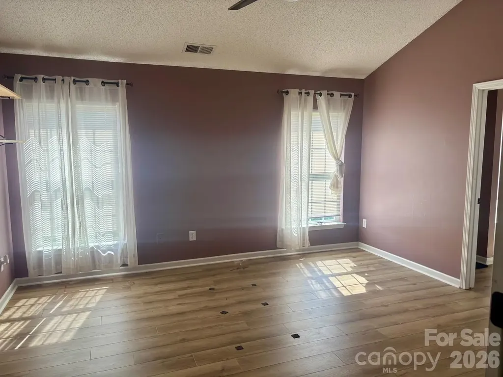 2018 Southwind Drive Charlotte NC 28216