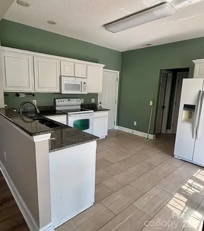 2018 Southwind Drive Charlotte NC 28216