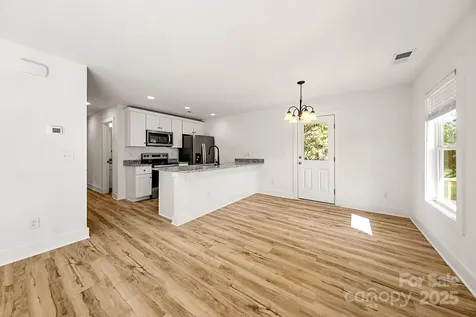 517 W Pine Street Maiden NC 28650