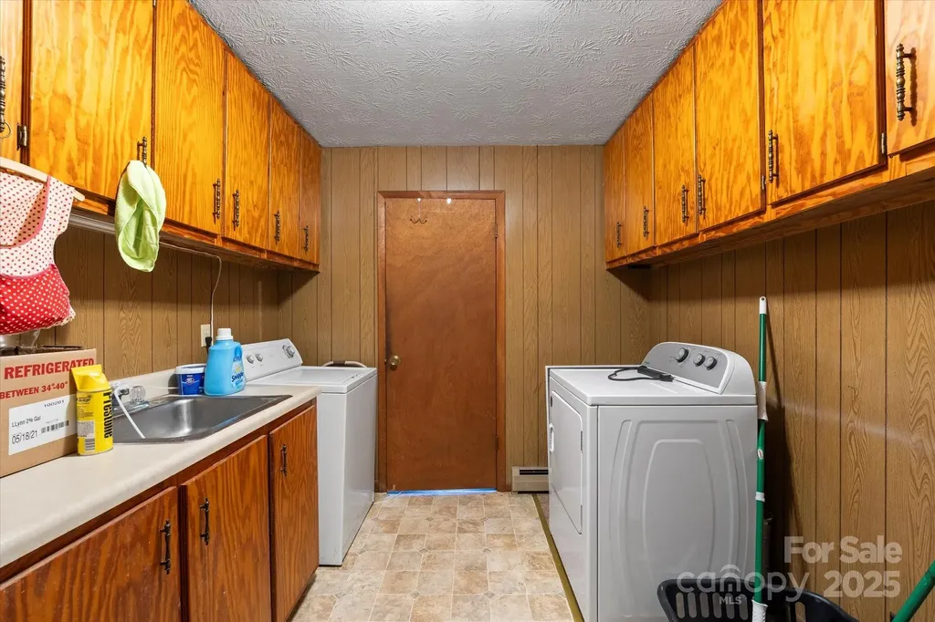 1623 Ammons Branch Road Marshall NC 28753