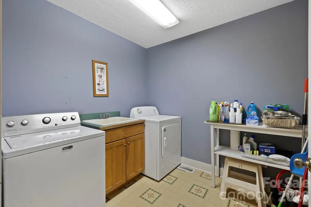 428 Lakeland Drive Pisgah Forest NC 28768