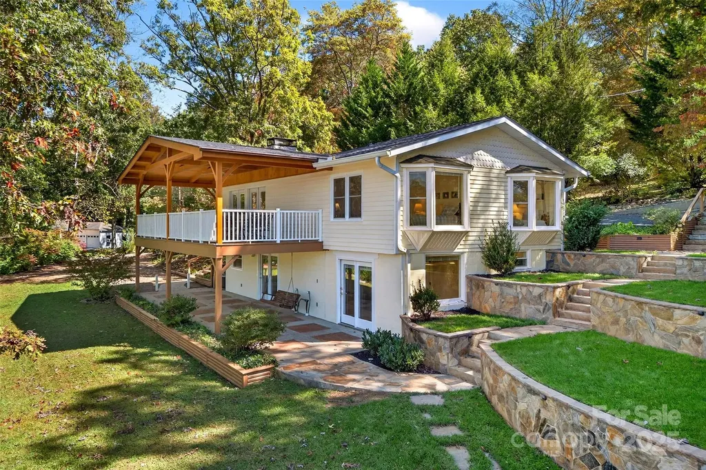 211 Rhododendron Avenue Black Mountain NC 28711