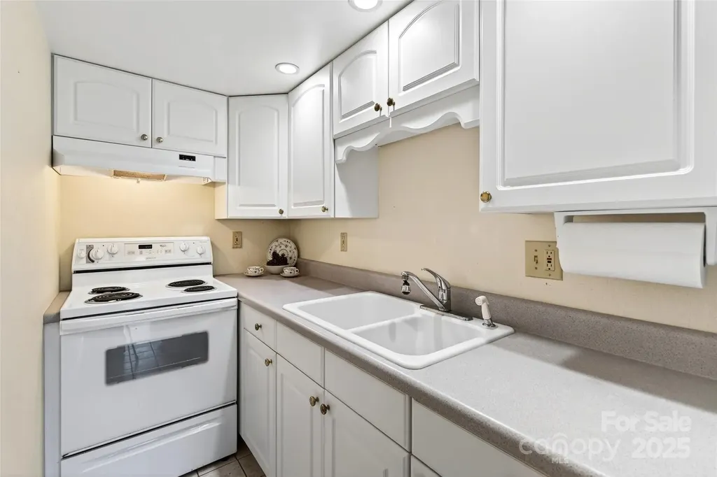 211 Rhododendron Avenue Black Mountain NC 28711