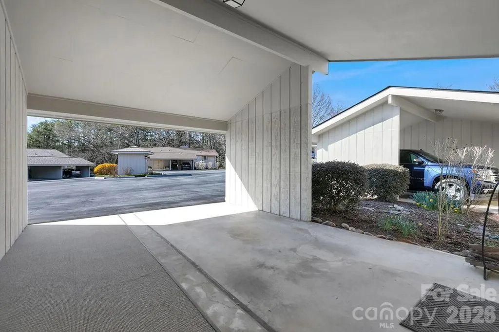 157 Glen Cannon Point Pisgah Forest NC 28768