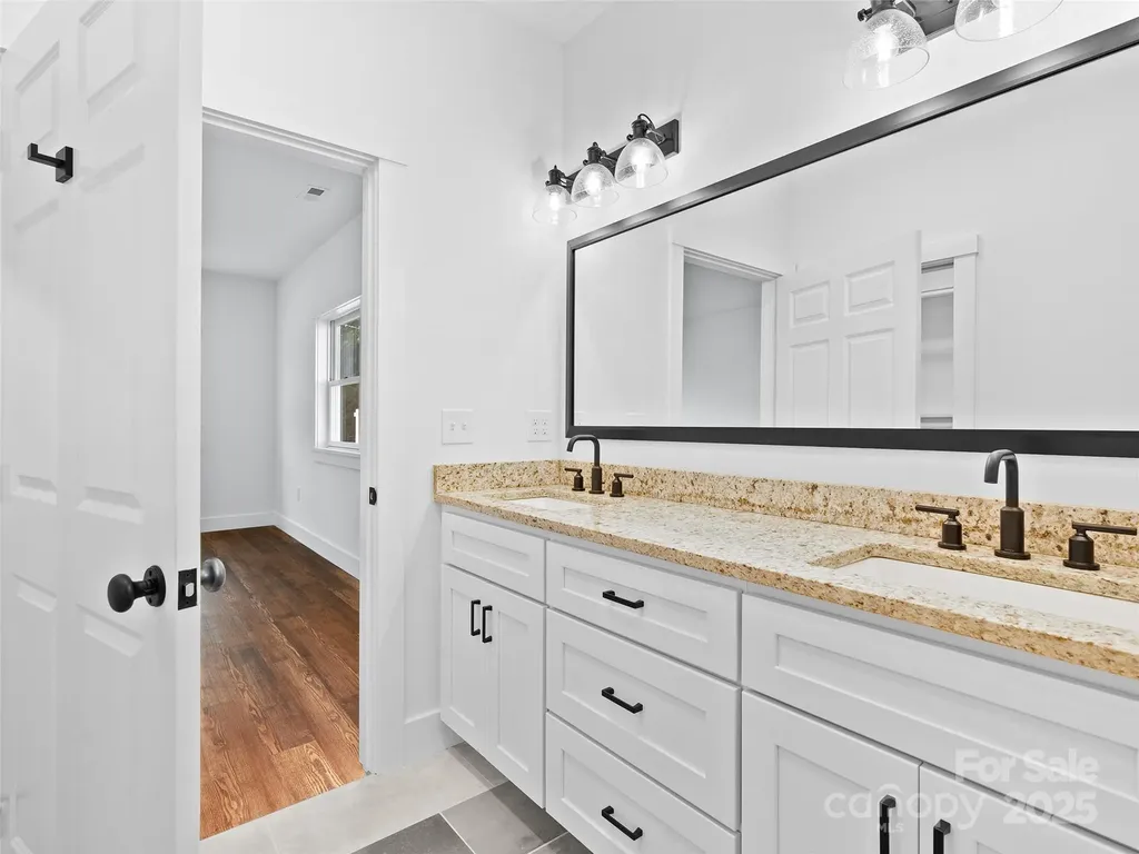 11 Riemar Lane Waynesville NC 28786