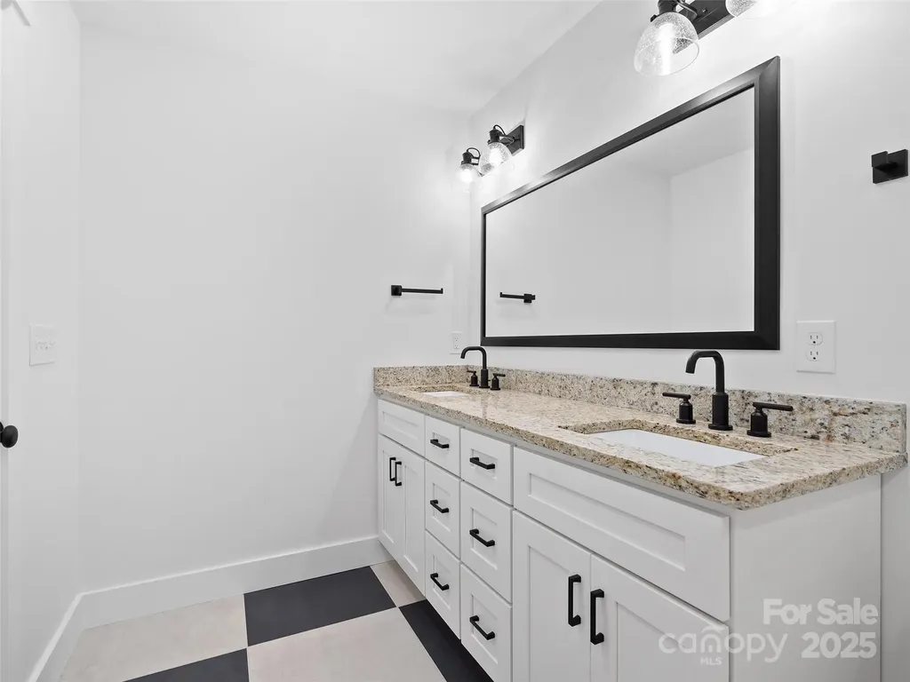 11 Riemar Lane Waynesville NC 28786