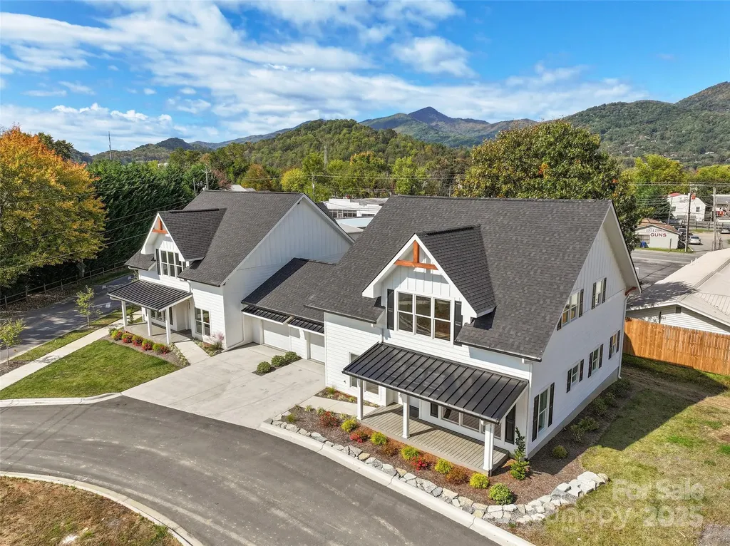 11 Riemar Lane Waynesville NC 28786