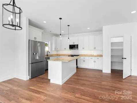 11 Riemar Lane Waynesville NC 28786
