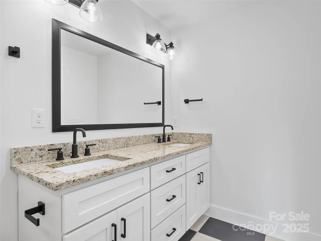 15 Riemar Lane Waynesville NC 28786