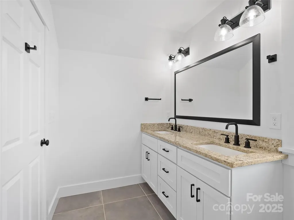 15 Riemar Lane Waynesville NC 28786