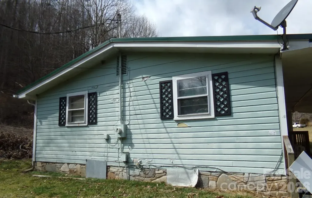 1905 Little Creek Road Burnsville NC 28714