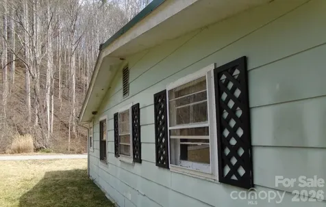 1905 Little Creek Road Burnsville NC 28714