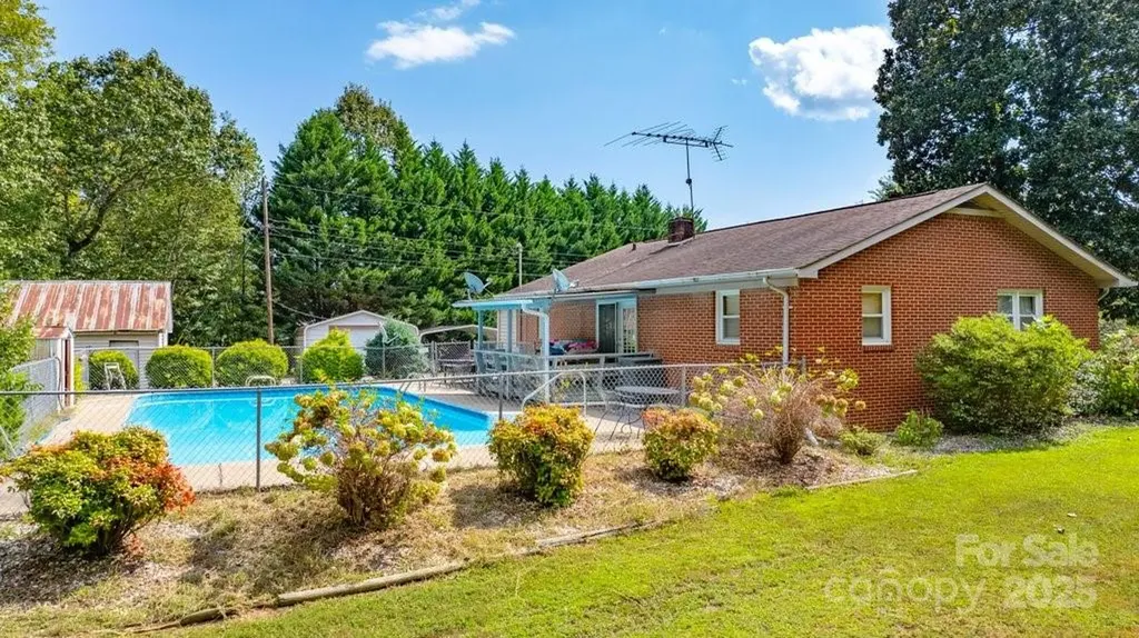 489 Ned Mcgimsey Road Nebo NC 28761