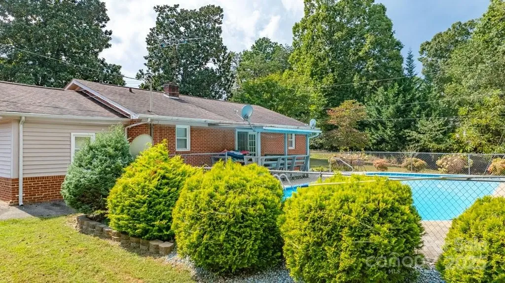 489 Ned Mcgimsey Road Nebo NC 28761