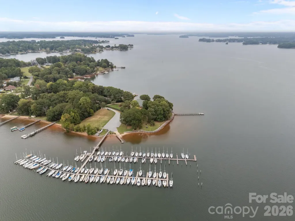 1887 Yacht Club Drive Denver NC 28037