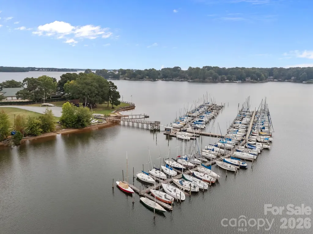 1887 Yacht Club Drive Denver NC 28037