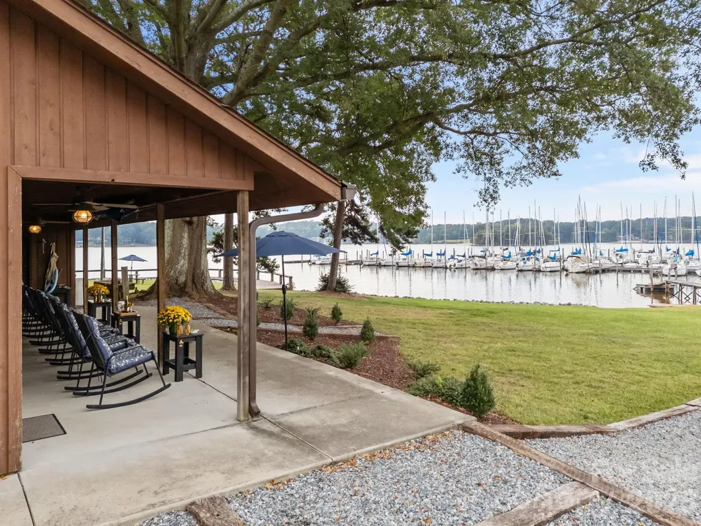 1887 Yacht Club Drive Denver NC 28037