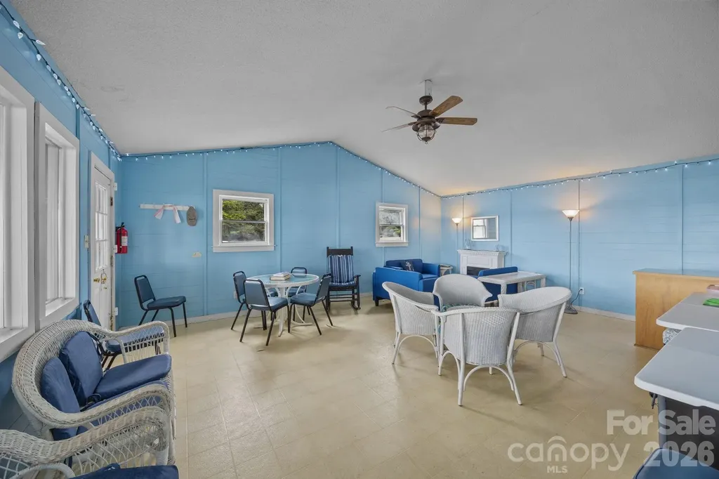 1887 Yacht Club Drive Denver NC 28037