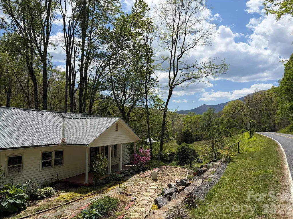 524 Clear Creek Road Burnsville NC 28714