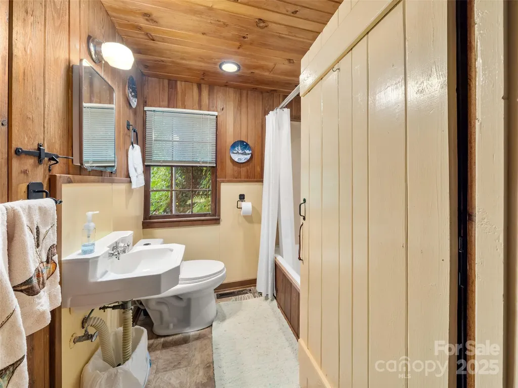 435 Upper Laurel Drive Laurel Park NC 28739