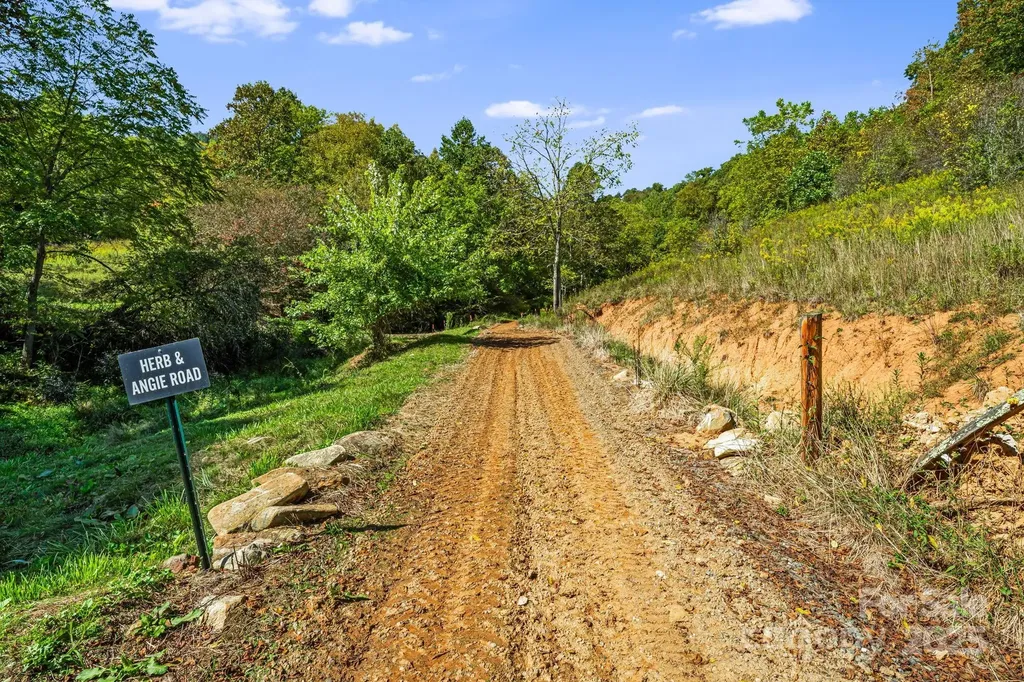 000 Maney Branch Road Burnsville NC 28714