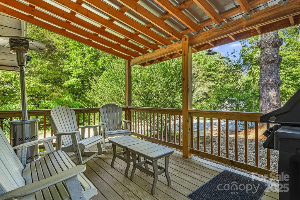 456 Maney Branch Road Burnsville NC 28714