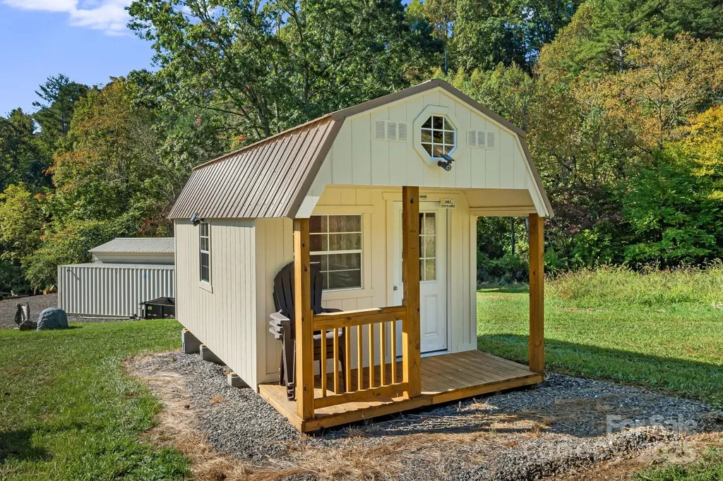 456 Maney Branch Road Burnsville NC 28714