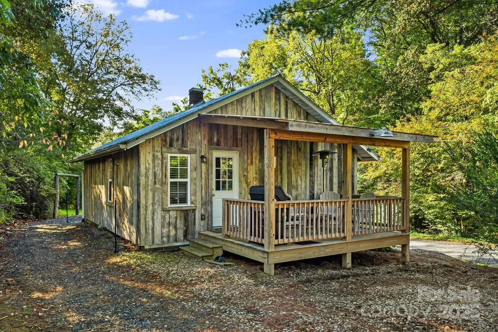 456 Maney Branch Road Burnsville NC 28714