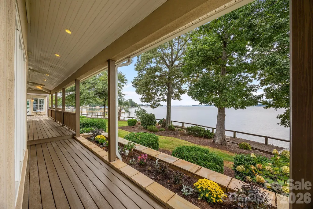 1890 Yacht Club Drive Denver NC 28037