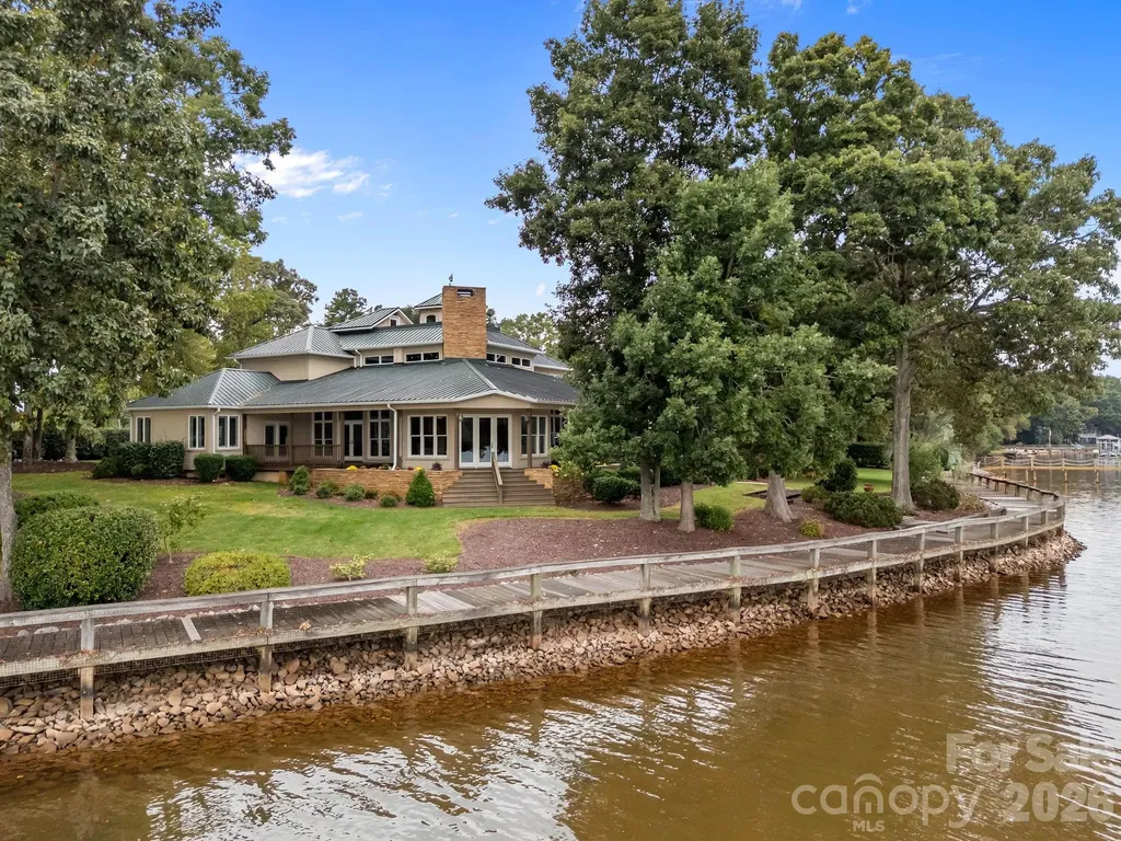 1890 Yacht Club Drive Denver NC 28037
