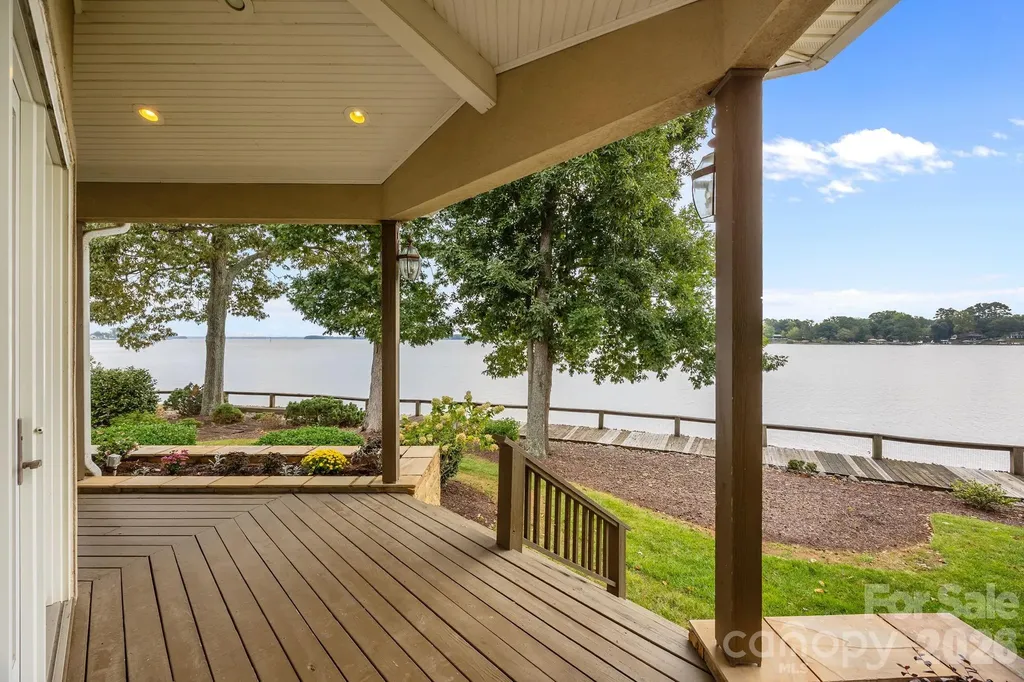 1890 Yacht Club Drive Denver NC 28037
