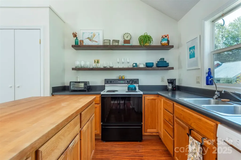 43 Vermont Court Asheville NC 28806
