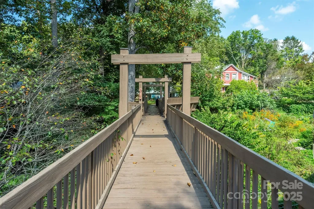 43 Vermont Court Asheville NC 28806