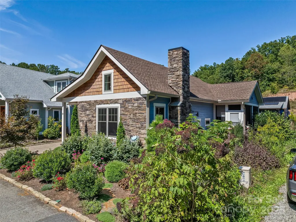 18 Destination Drive Asheville NC 28806