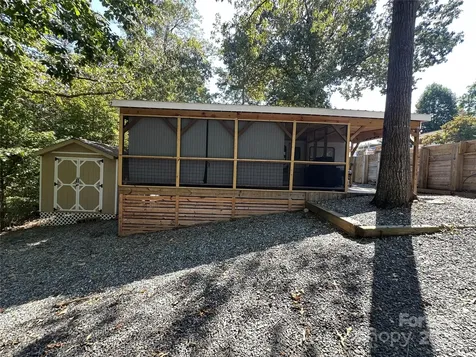110 Meadowview Circle New London NC 28127