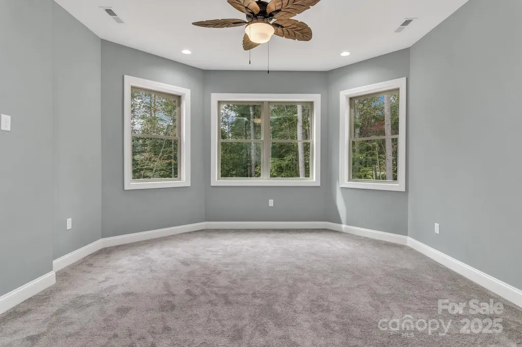 926 Settlers Trail Mars Hill NC 28754
