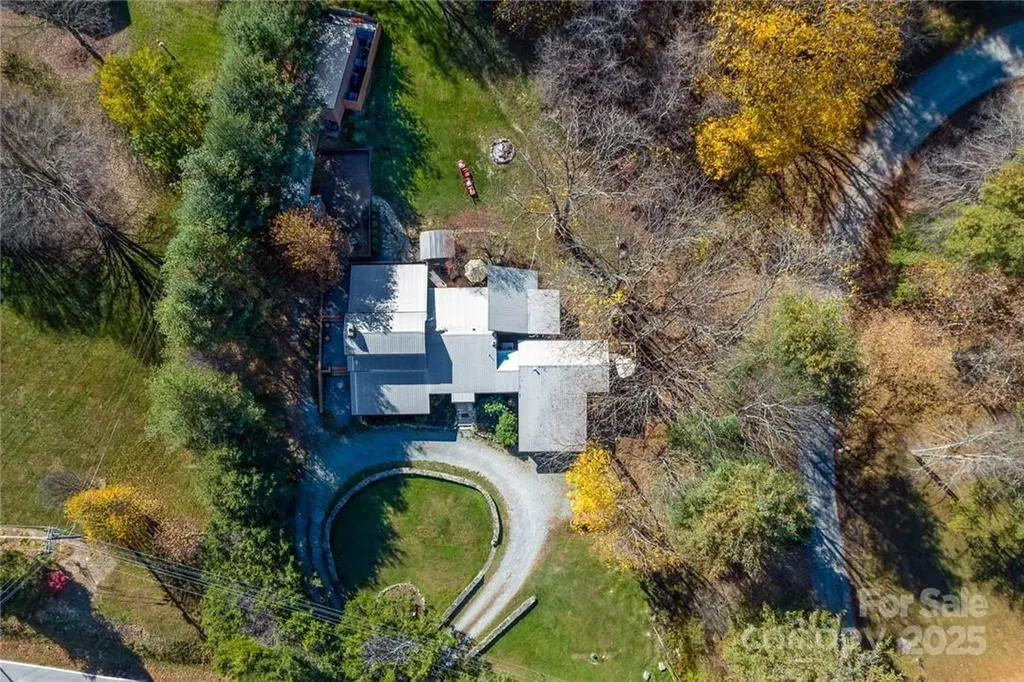 949/951 Watauga River Road Sugar Grove NC 28679