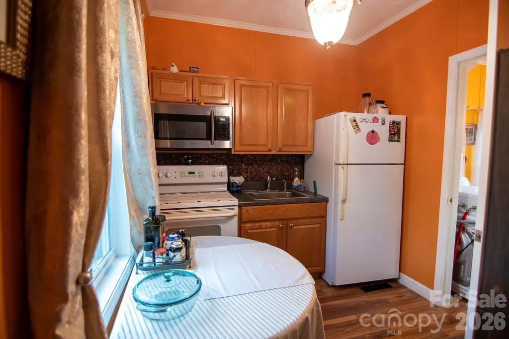 304 Golden Aster Road Swannanoa NC 28778