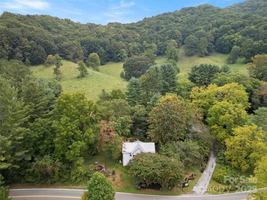 27 Barkn Cove Canton NC 28716