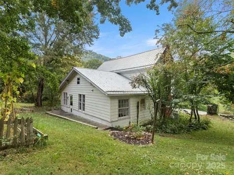 27 Barkn Cove Canton NC 28716