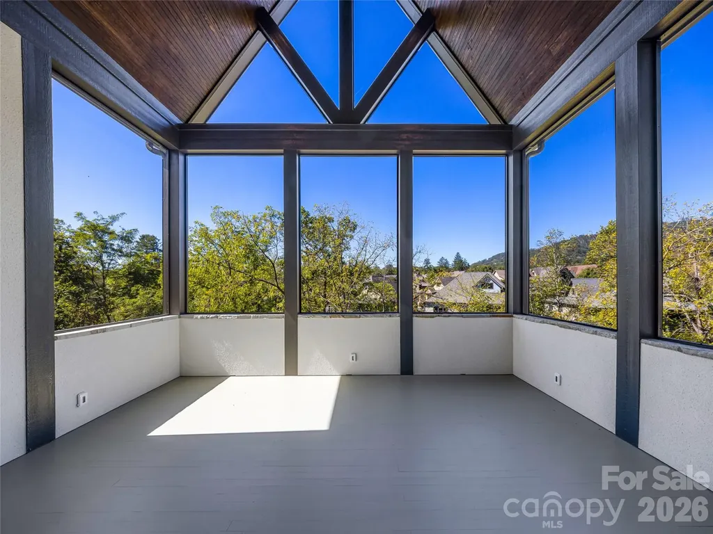 21 Evian Court Asheville NC 28804