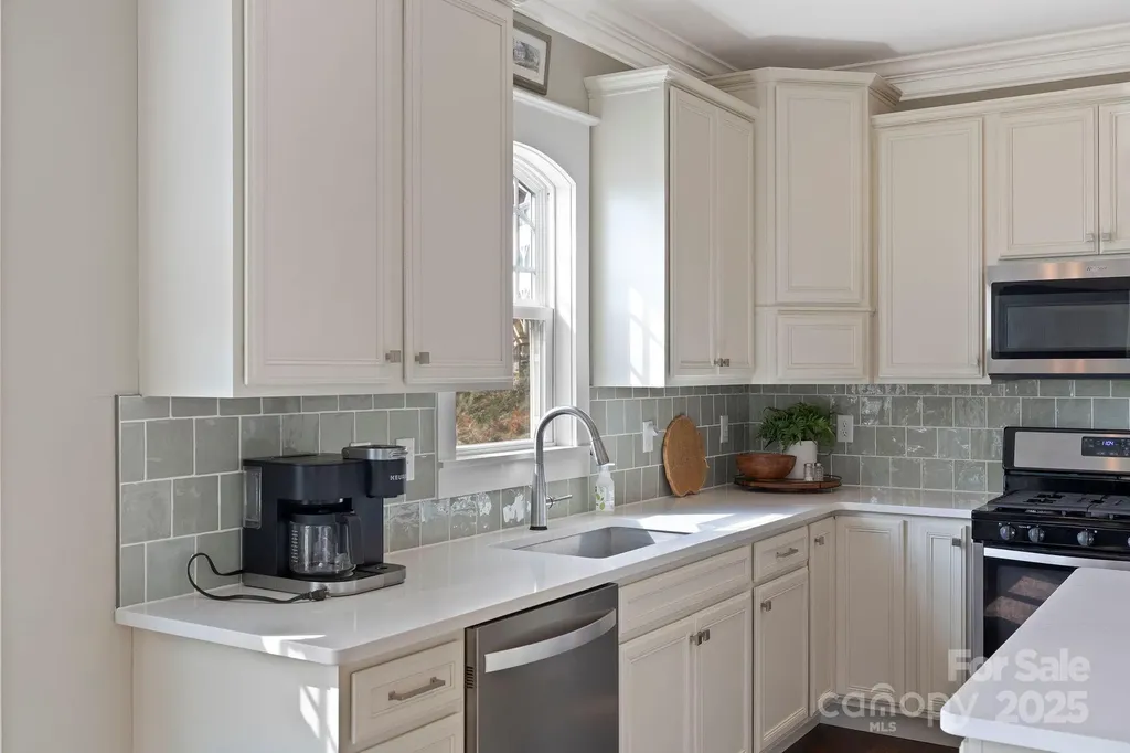 70 Tudor Way Black Mountain NC 28711