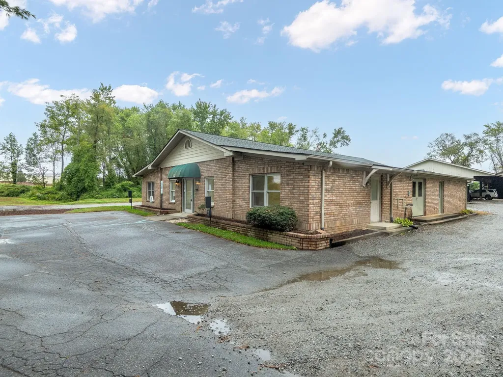 732 Jonesborough Street Hendersonville NC 28739