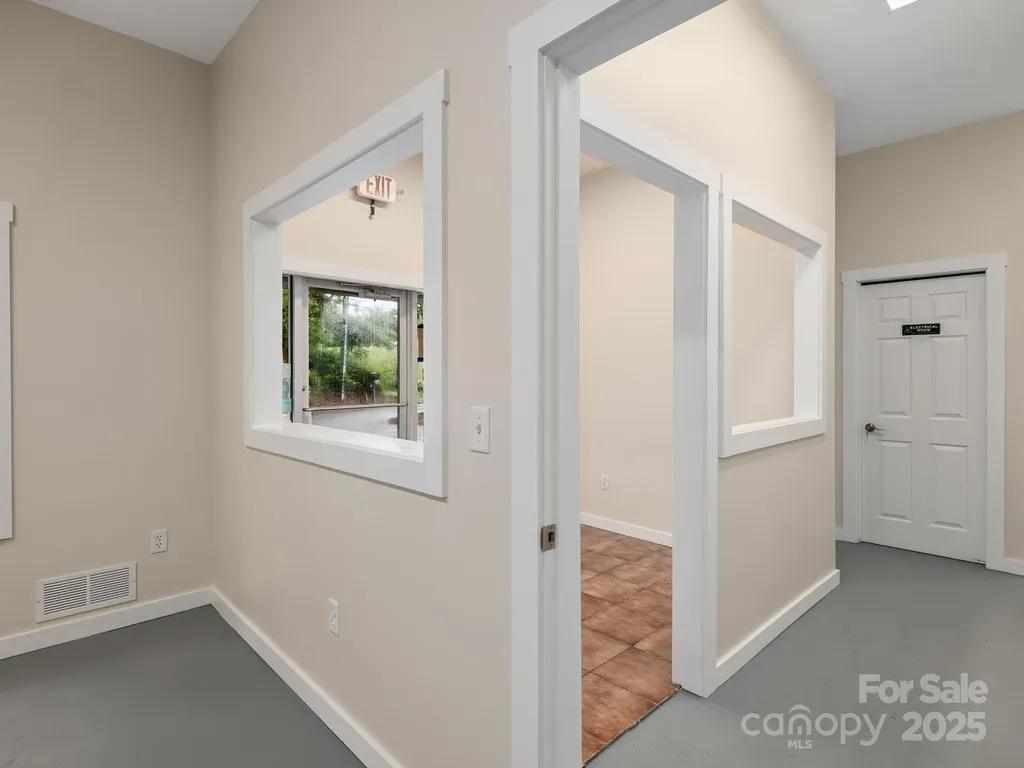732 Jonesborough Street Hendersonville NC 28739