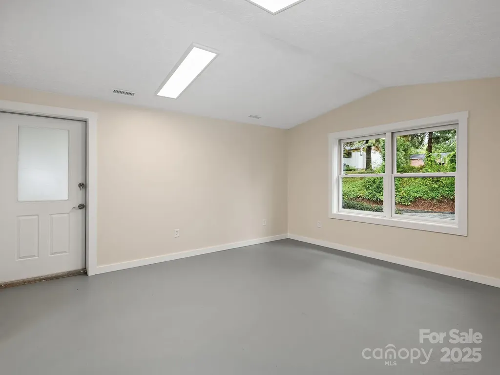 732 Jonesborough Street Hendersonville NC 28739