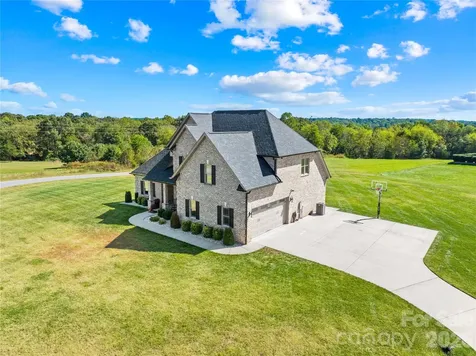 895 Oak Ridge Farms Circle Newton NC 28658