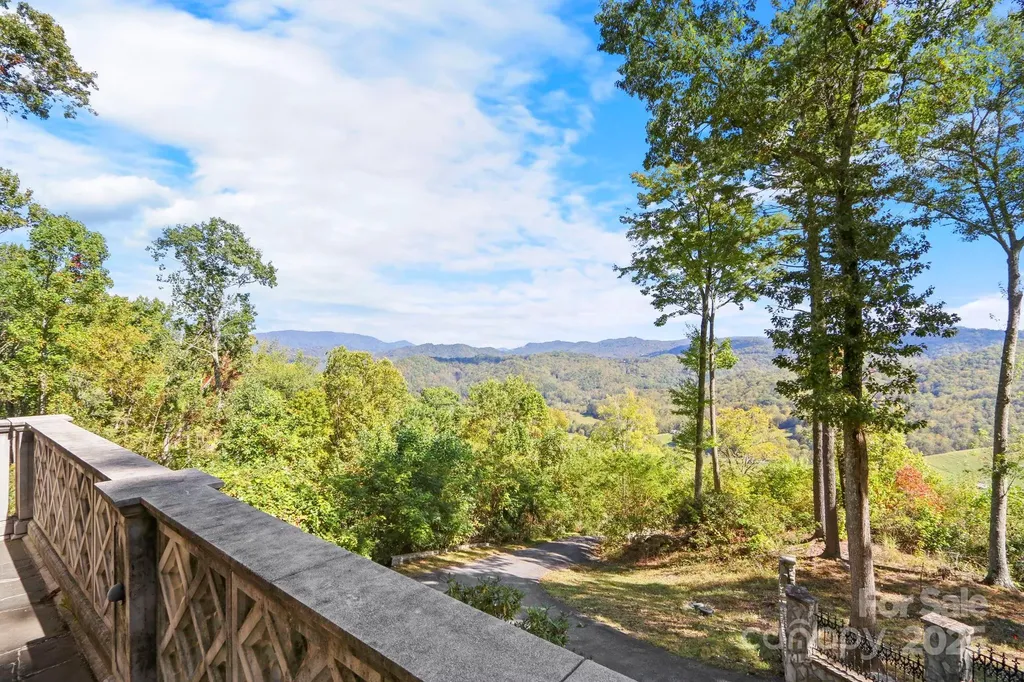 5742 Nc Highway 194 S Banner Elk NC 28604