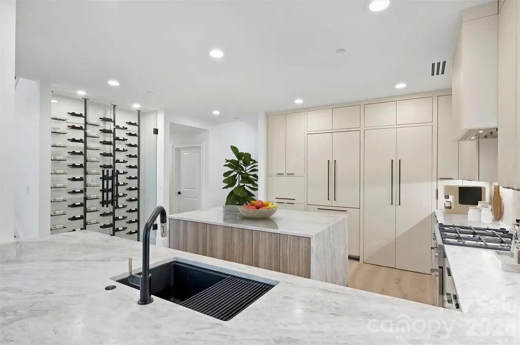 435 S Tryon Street Charlotte NC 28202